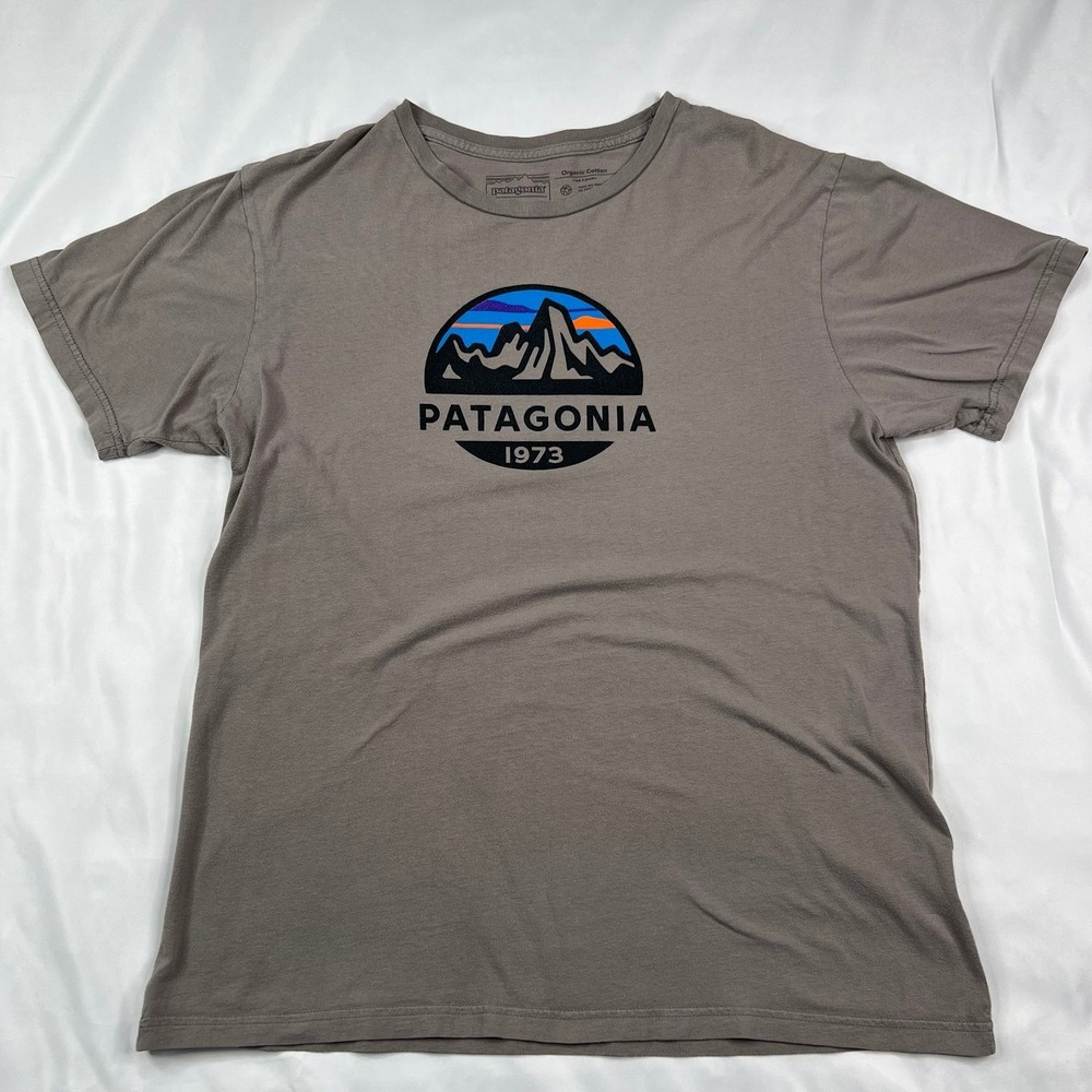 Patagonia T-Shirt (MEDIUM) - Picture 2 of 6